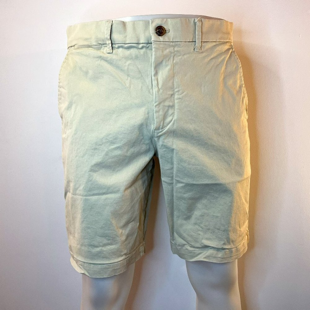 GAP Men's Cotton Sand Khaki Flat Front Shorts - Size 33